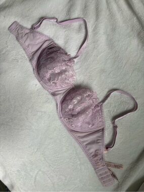 Victoria's Secret Lace Underwire Bra in Light Lavender